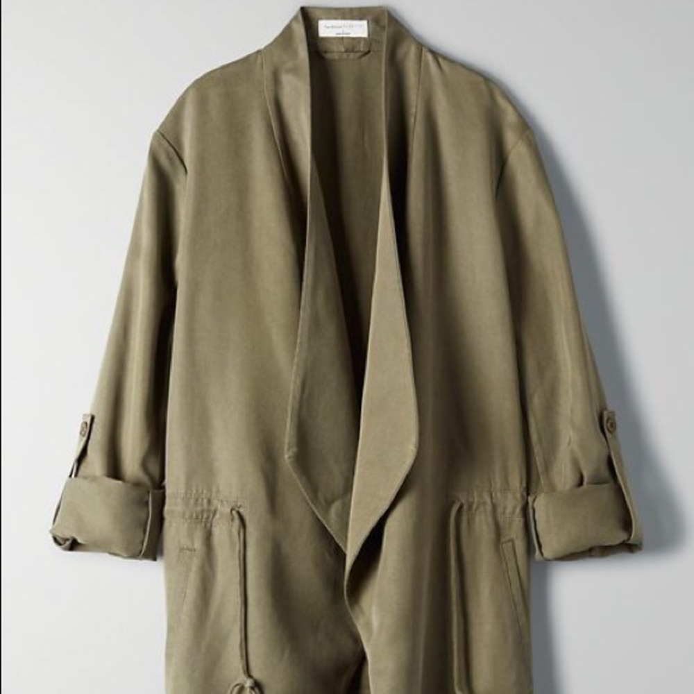 Aritzia - Calipso Jacket Size L *NEVER WORN*
